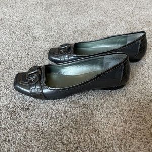 Anne Klein iFlex Metallic Gray Ballet Flats – Size 6.5M